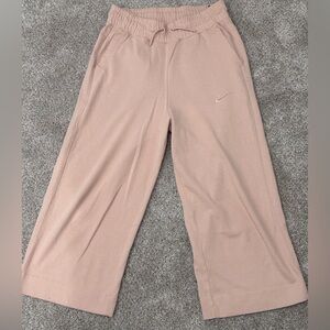 Nike women’s wide leg cropped sweats in tan